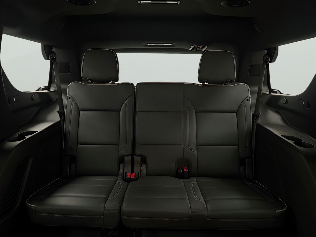 Used 2024 GMC Yukon SLT AWD/4WD image 16