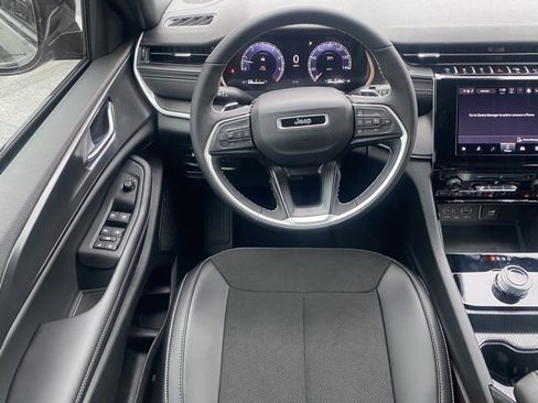 New 2025 Jeep Grand Cherokee L Altitude image 36