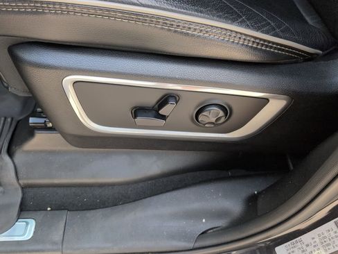 Used 2019 RAM 1500 Laramie AWD/4WD image 10