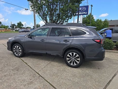 Used 2023 Subaru Outback Limited AWD/4WD image 8