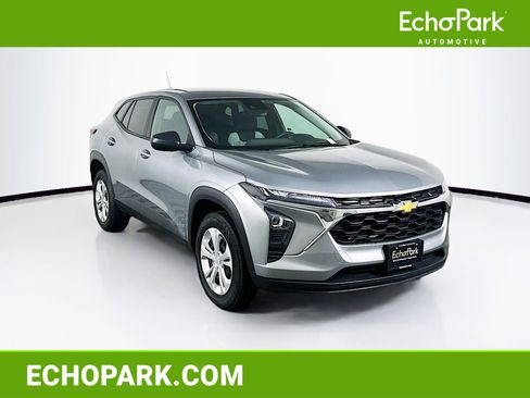 Used 2024 Chevrolet Trax LS image 1