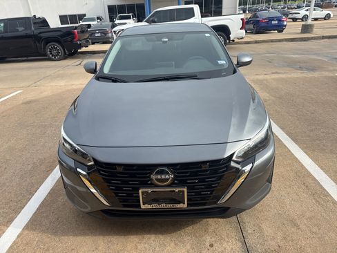 Used 2024 Nissan Sentra SV FWD image 2