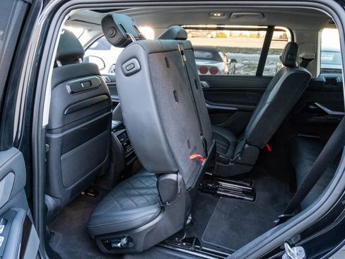 Used 2024 BMW X7 xDrive40i image 31