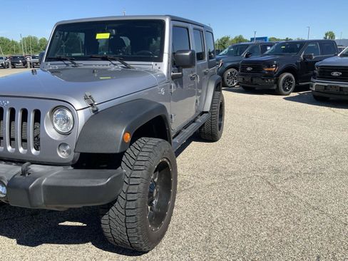 Used 2017 Jeep Wrangler Unlimited Sport w/ Quick Order Package 24S AWD/4WD image 11