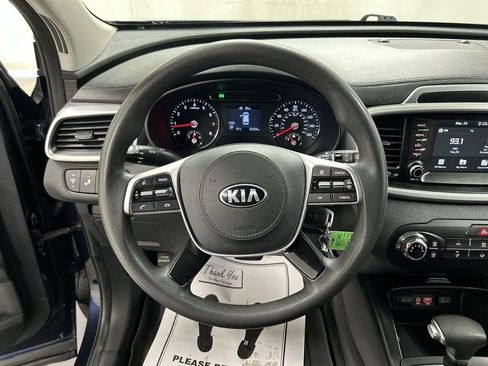 Used 2020 Kia Sorento LX image 4