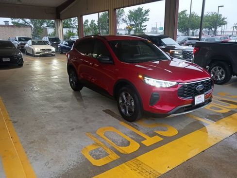 Used 2025 Ford Escape ST-Line image 6