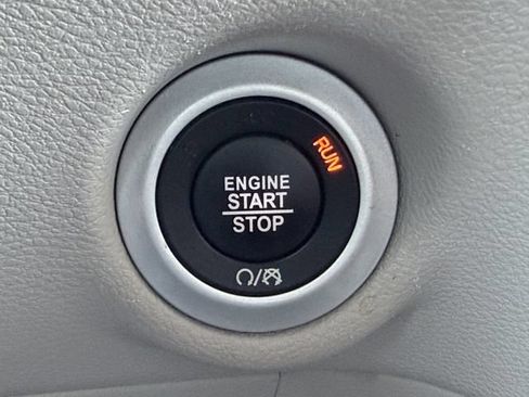 Used 2022 Chrysler Pacifica Touring-L FWD image 18