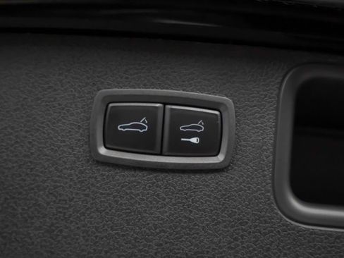 Certified 2026 Porsche Macan AWD/4WD image 14