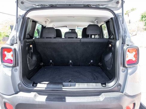 Used 2017 Jeep Renegade Latitude w/ Cold Weather Group AWD/4WD image 18