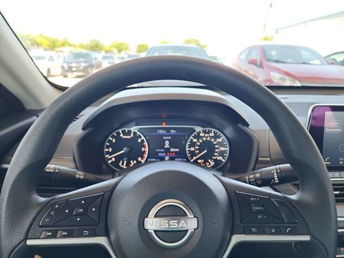 Used 2025 Nissan Altima 2.5 SV FWD image 19