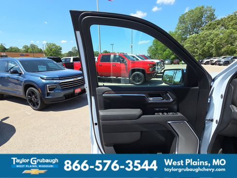 New 2026 Chevrolet Silverado 1500 High Country w/ Technology Package AWD/4WD image 14