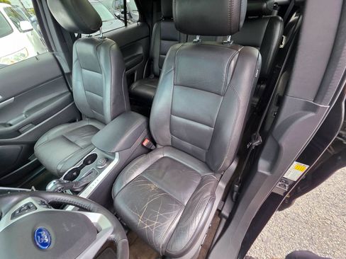 Used 2015 Ford Explorer XLT w/ Equipment Group 202A AWD/4WD image 12