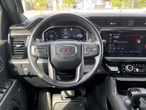 Used 2022 GMC Sierra 1500 AT4 w/ AT4 Premium Package AWD/4WD image 5