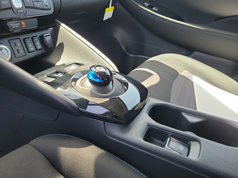 Certified 2024 Nissan Leaf SV Plus FWD image 29