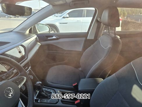 Used 2023 Volkswagen Taos SE image 7