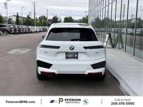 Used 2023 BMW iX xDrive50 w/ Sport Package AWD/4WD image 4