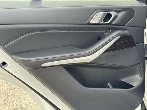 Used 2023 BMW X5 xDrive40i w/ Climate Comfort Package image 12