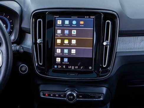 Used 2024 Volvo XC40 B5 Plus w/ Climate Package image 11