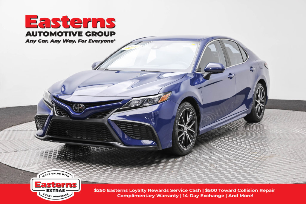 Used 2024 Toyota Camry SE FWD image 1