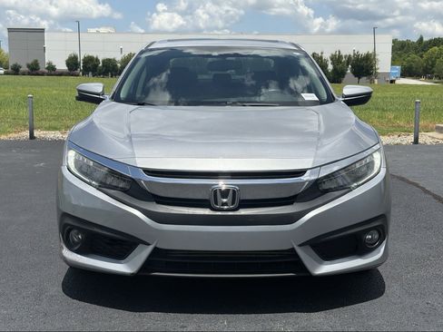 Used 2017 Honda Civic Touring image 3
