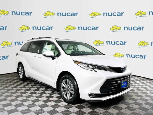 New 2025 Toyota Sienna Limited image 1