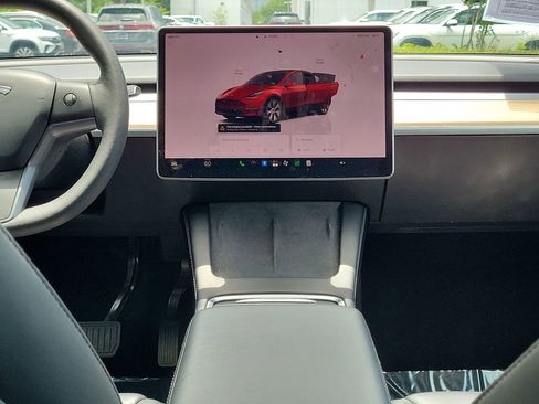 Used 2022 Tesla Model Y Long Range AWD/4WD image 17