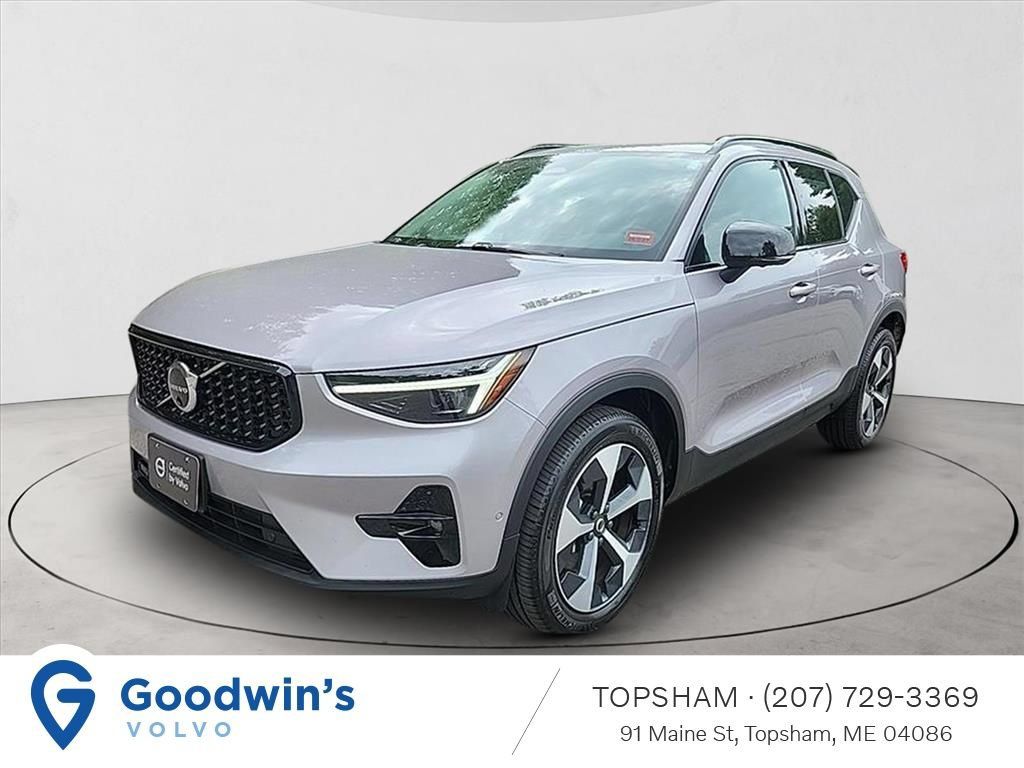 Certified 2026 Volvo XC40 B5 Plus AWD/4WD image 1