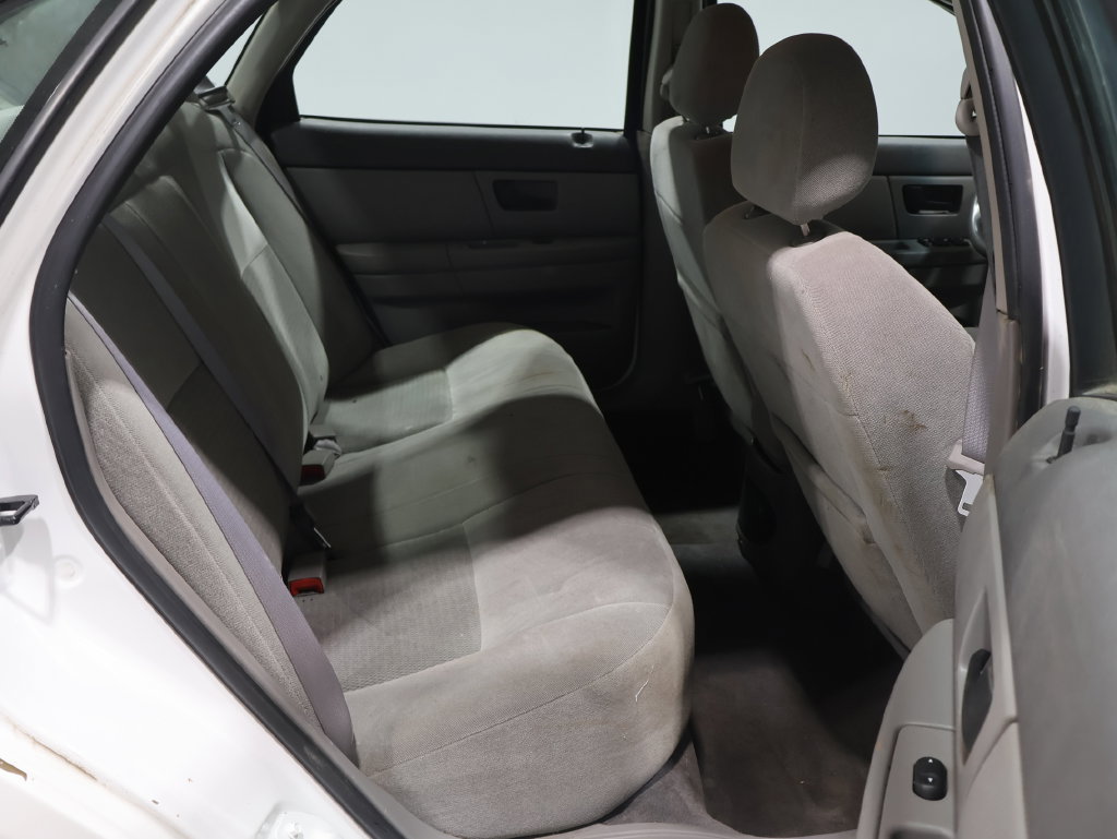 Used 2005 Ford Taurus SE FWD image 21