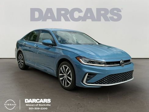 Used 2025 Volkswagen Jetta SE FWD image 1