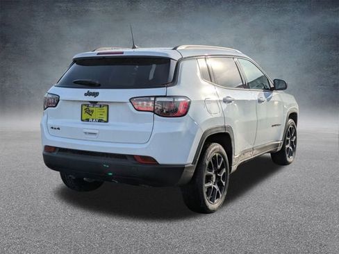 Certified 2026 Jeep Compass Latitude w/ Sun and Sound Group AWD/4WD image 3