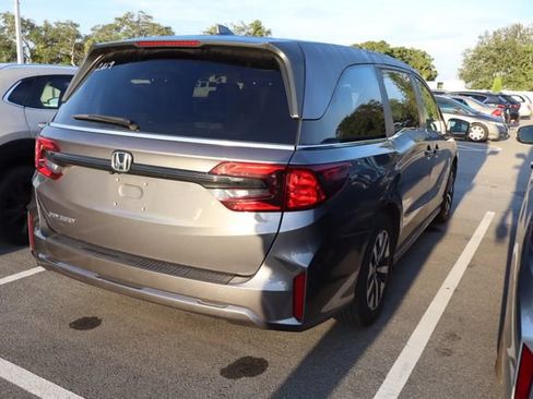 Used 2025 Honda Odyssey EX-L image 2