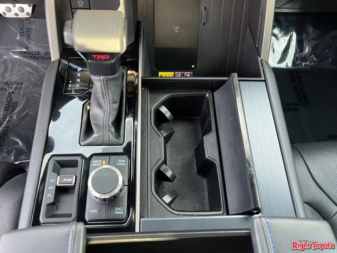 Certified 2026 Toyota Tundra Platinum w/ TRD Off-Road Package AWD/4WD image 31