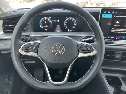 New 2025 Volkswagen Tiguan SE image 15