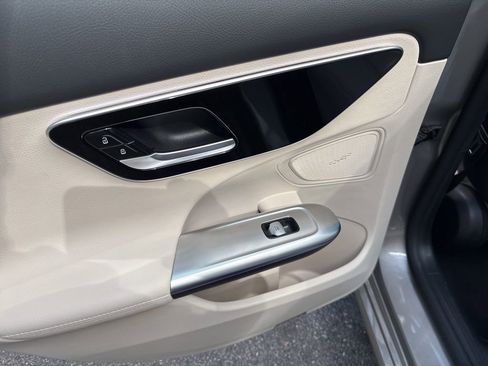 Used 2023 Mercedes-Benz C 300 Sedan image 7