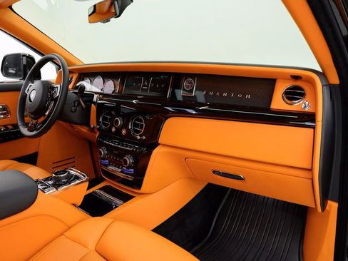 Used 2024 Rolls-Royce Phantom Sedan w/ The Phantom Package RWD image 59