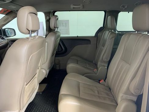 Used 2012 Chrysler Town & Country Touring-L w/ Premium Group FWD image 8