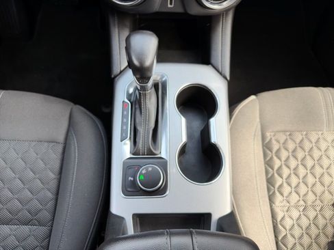 Used 2019 Chevrolet Blazer LT FWD image 2