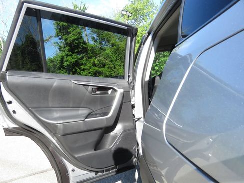 Used 2020 Toyota RAV4 LE w/ All Weather Liner Package AWD/4WD image 18