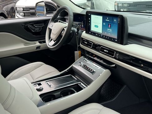 New 2026 Lincoln Aviator AWD image 10