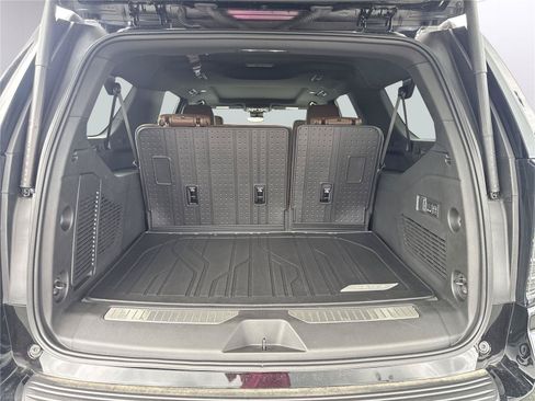 New 2026 Chevrolet Suburban High Country RWD image 38
