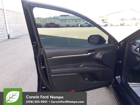 Used 2023 Toyota Camry SE w/ Cold Weather Package image 10