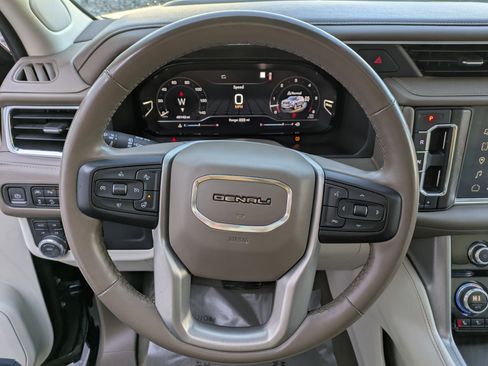 Used 2023 GMC Yukon XL Denali image 16