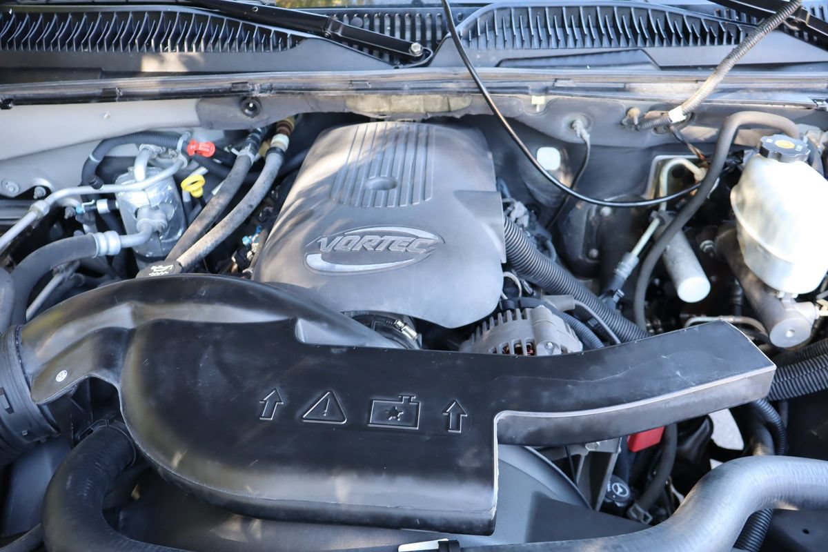 Used 2004 Chevrolet Suburban LS w/ Preferred Equipment Group AWD/4WD image 36