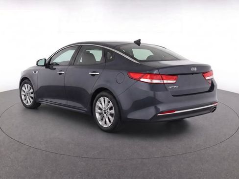 Used 2018 Kia Optima S FWD image 3