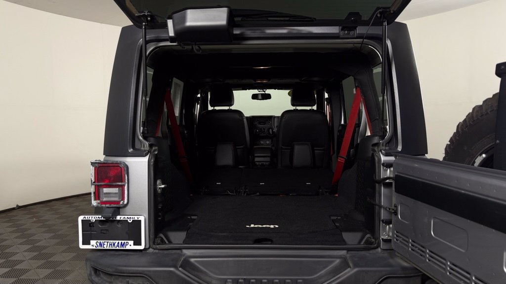Used 2017 Jeep Wrangler Unlimited Rubicon AWD/4WD image 13