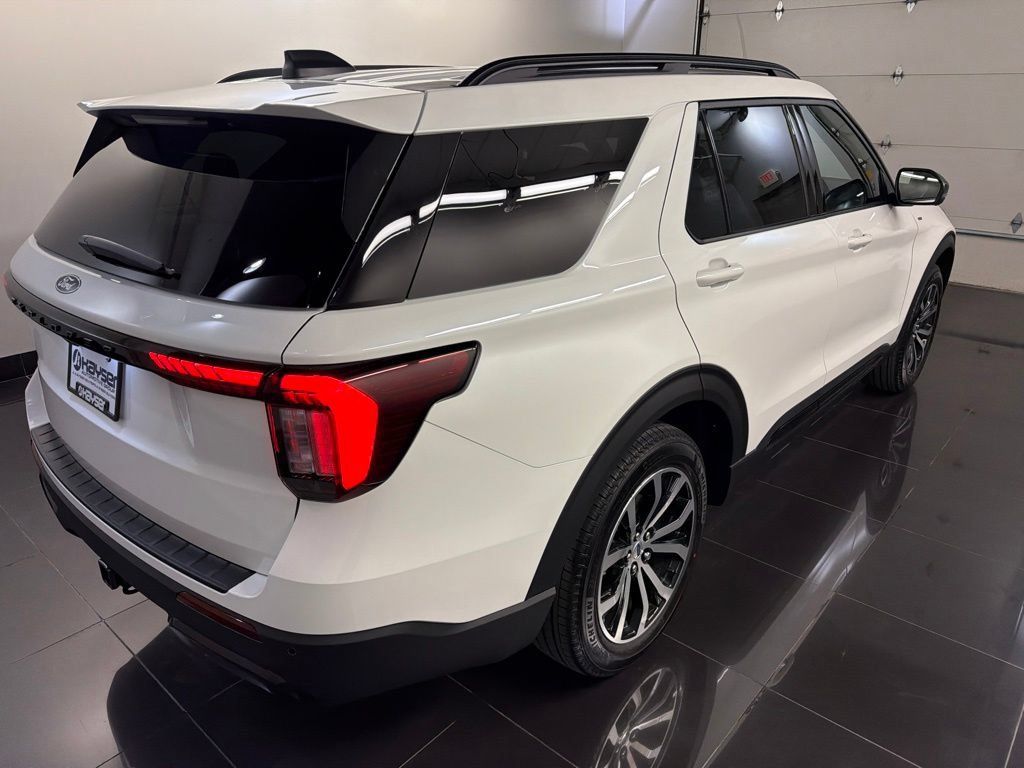 New 2027 Ford Explorer ST-Line AWD/4WD image 6