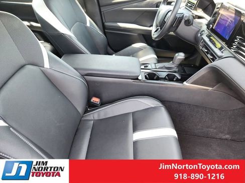 Used 2025 Toyota Camry SE image 14