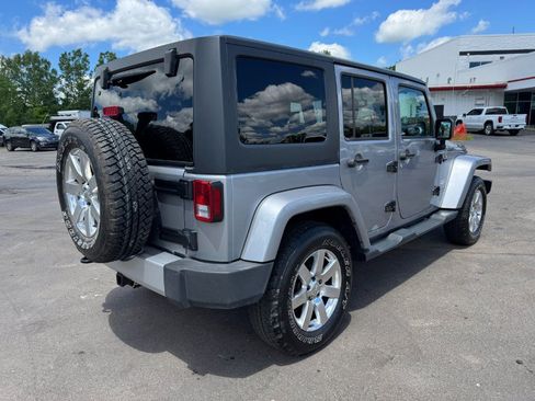 Used 2014 Jeep Wrangler Unlimited Sahara w/ Connectivity Group AWD/4WD image 5