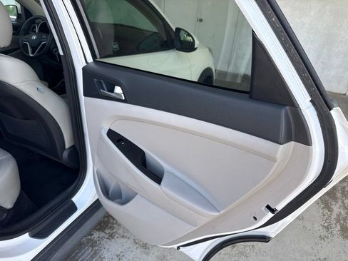 Used 2019 Hyundai Tucson SE AWD/4WD image 32