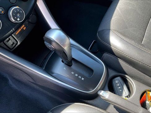 Used 2019 Chevrolet Trax LT w/ LT Convenience Package FWD image 16